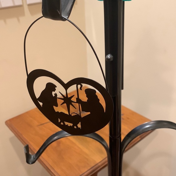Metal nativity scene ornament - Picture 2 of 4